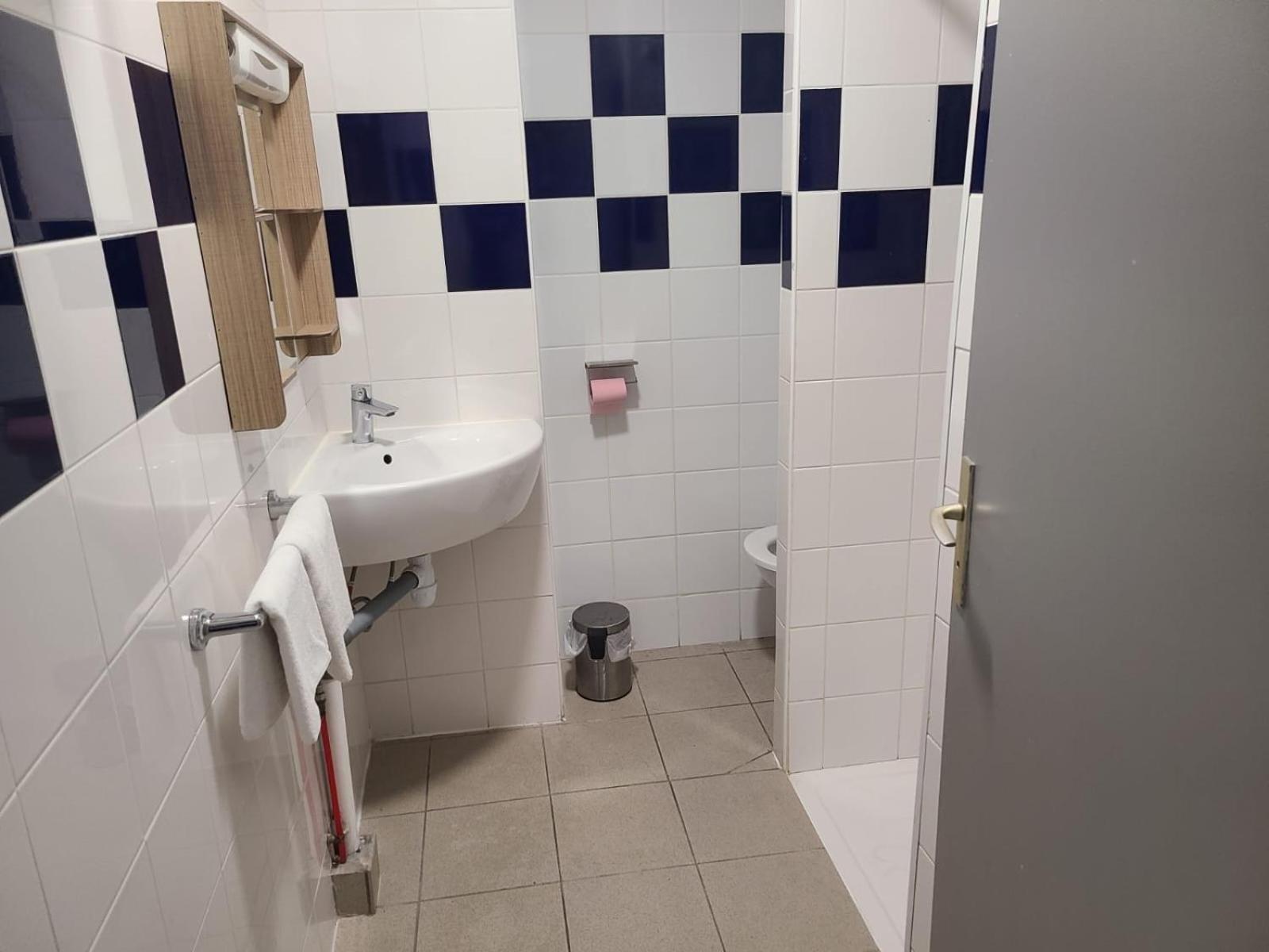 Hotel Victoire, Poitiers Gare Экстерьер фото